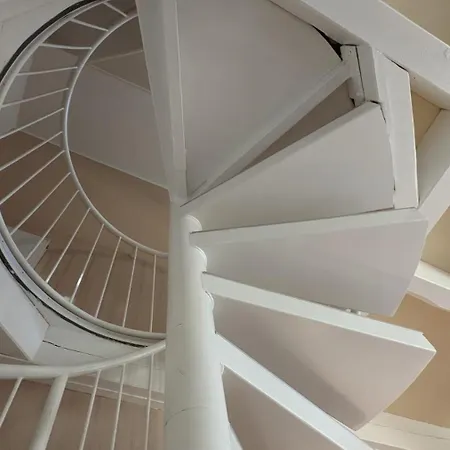 Strandkoje In Erster Reihe Mit Traumhaftem Blick Auf Kieler Förde Laboe