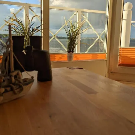 Apartamento Strandkoje In Erster Reihe Mit Traumhaftem Blick Auf Kieler Foerde
