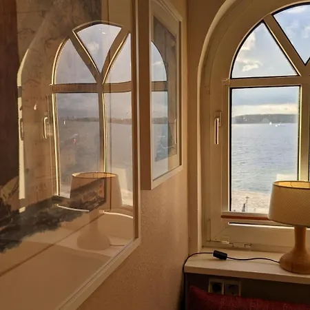 Strandkoje In Erster Reihe Mit Traumhaftem Blick Auf Kieler Förde