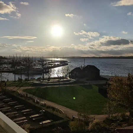 Strandkoje In Erster Reihe Mit Traumhaftem Blick Auf Kieler Förde * Laboe