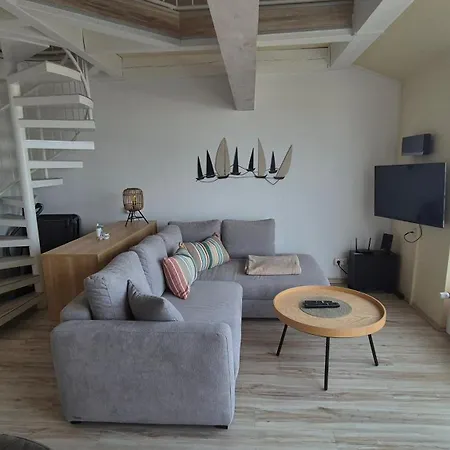 Apartamento Strandkoje In Erster Reihe Mit Traumhaftem Blick Auf Kieler Foerde